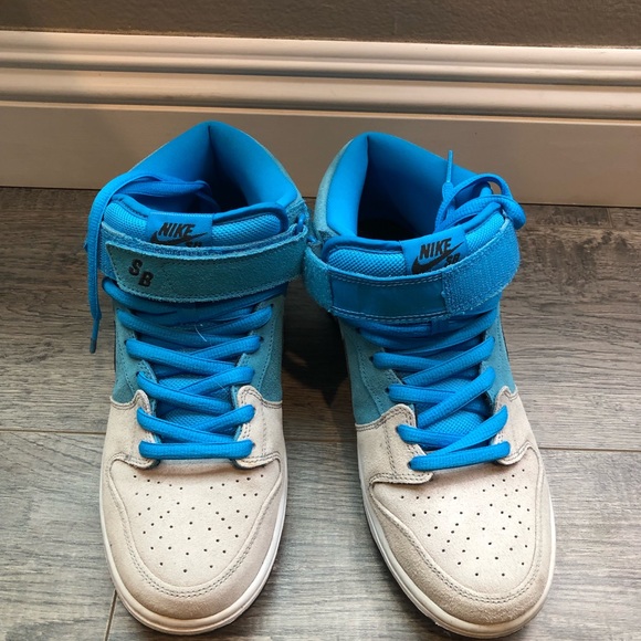 Nike’s - Picture 3 of 4